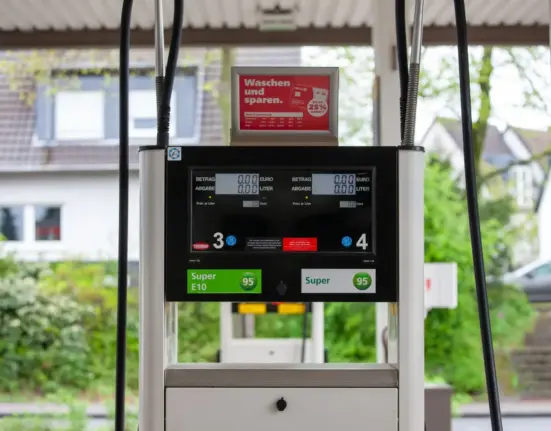 Zapfsäule für Benzin an einer Tankstelle in Bergisch Gladbach
